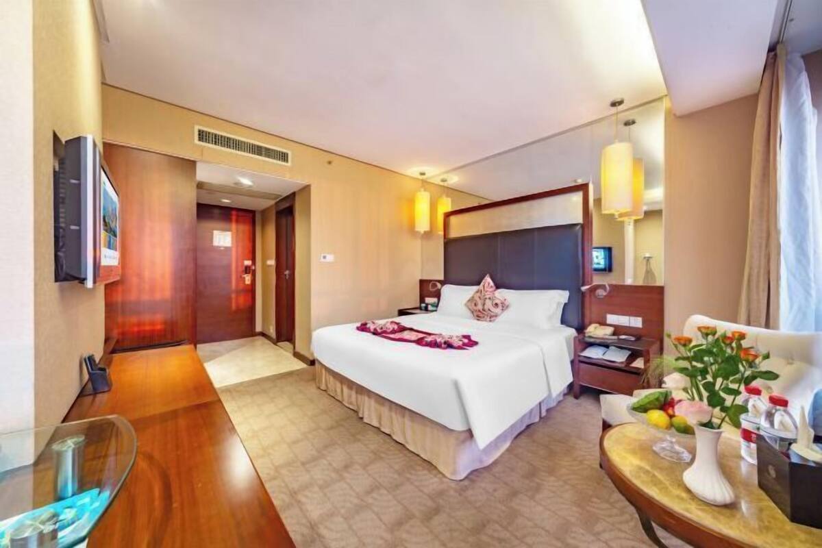 Minibar, in-room safe, desk, blackout drapes