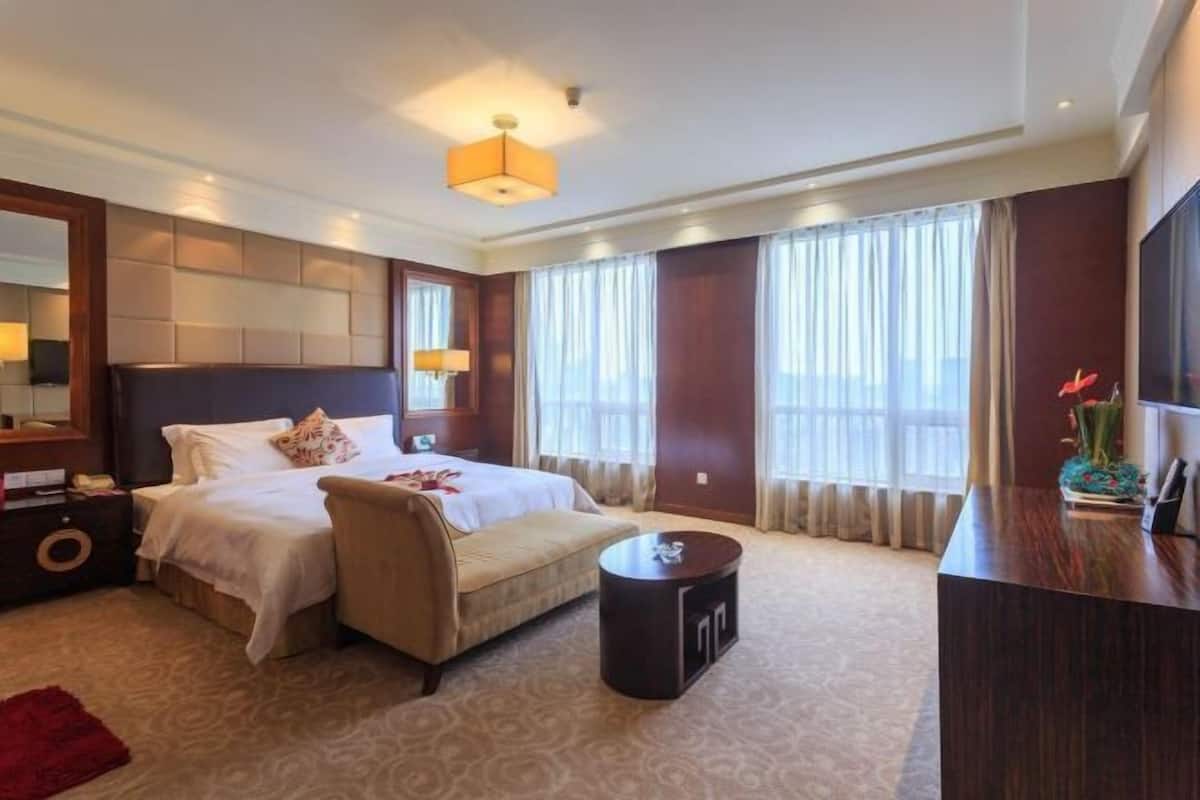 Minibar, in-room safe, desk, blackout drapes