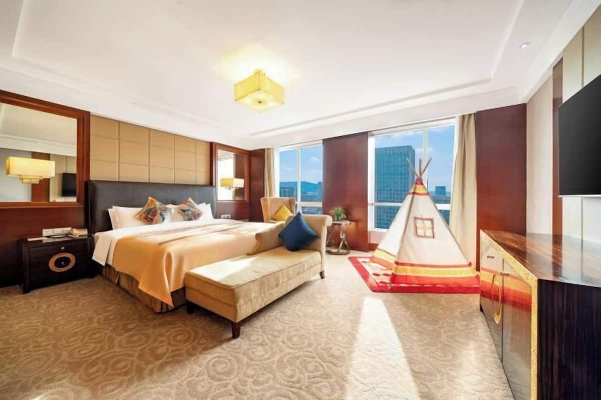 Minibar, in-room safe, desk, blackout drapes