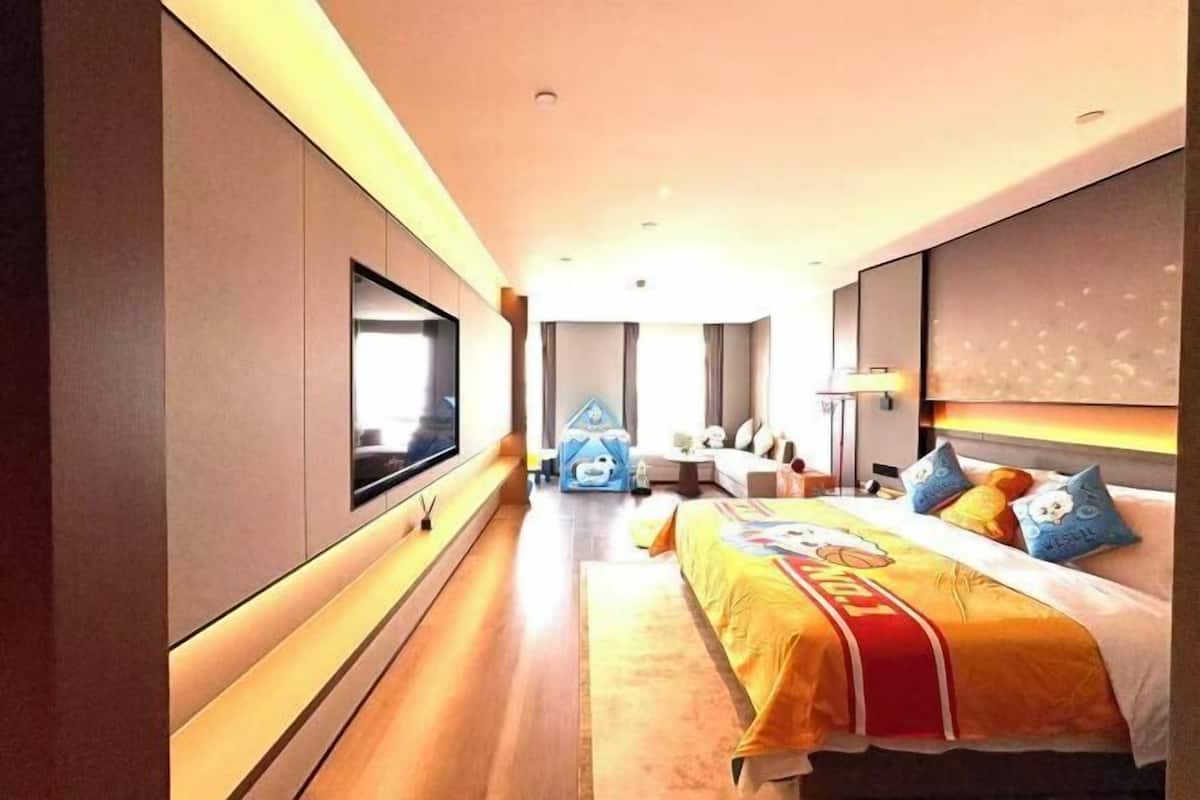 Minibar, in-room safe, desk, blackout curtains