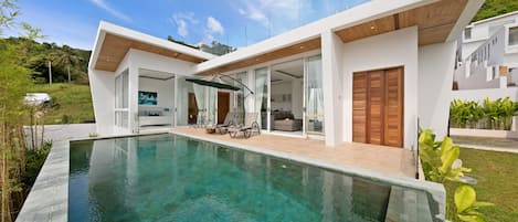 Outdoor pool, sun loungers