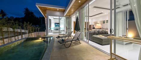 Outdoor pool, pool loungers