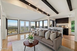 Smart-tv, pejs, bordfodbold