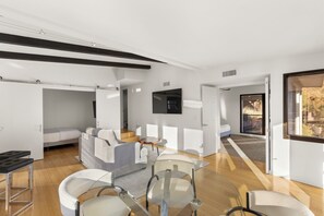 5 bedrooms, desk, iron/ironing board, free WiFi - Secluded Camelback Estate with Sweeping City Views - Pool, Hot Tub, Viewing Deck (Phoenix)