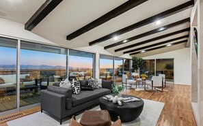 Smart-tv, pejs, bordfodbold