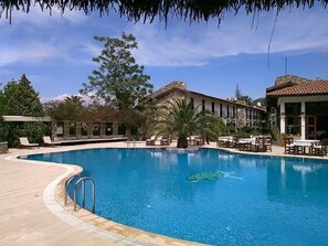 Piscina a l'aire lliure de temporada 