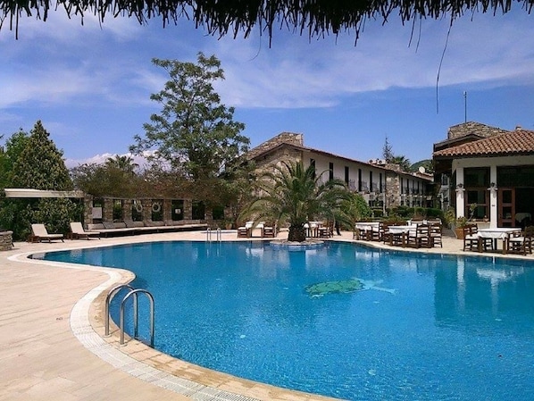 Seasonal outdoor pool