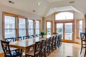 Dining - Lemon Crush: Semi-oceanfront, Private Pool & Spa (Nags Head)