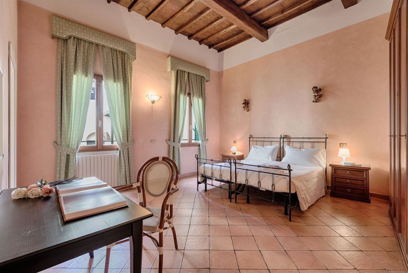 2 bedrooms, desk, iron/ironing board, WiFi