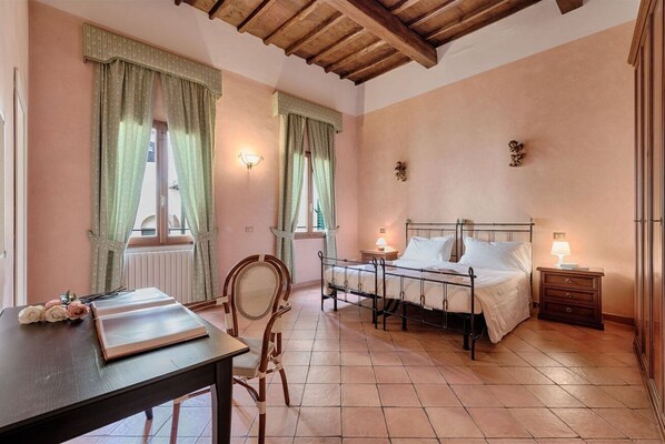 2 bedrooms, desk, iron/ironing board, WiFi