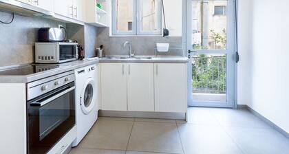 A Beautiful 5-Bdrm House near Acropolis