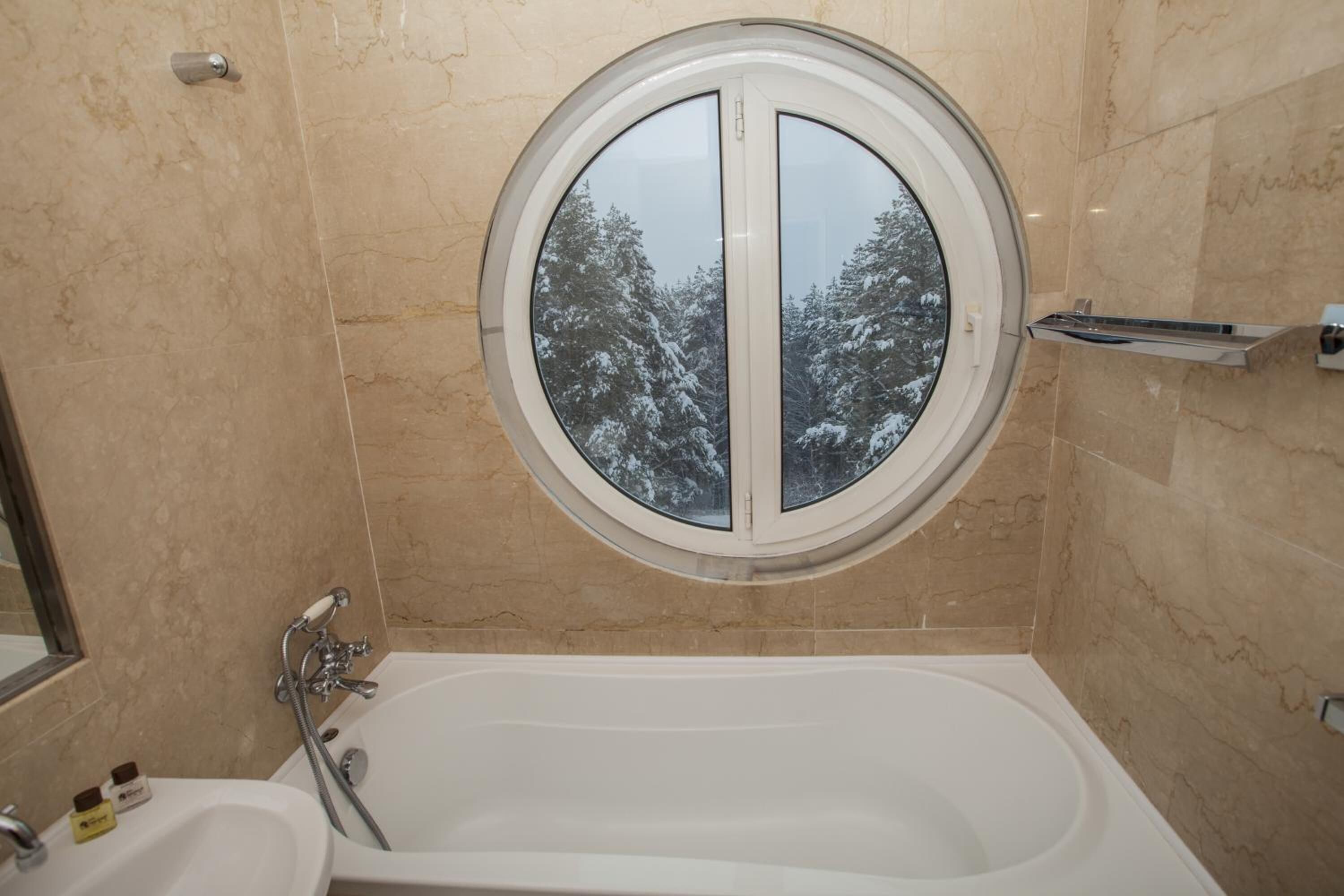 deep-soaking bathtub, free toiletries, hair dryer, towels