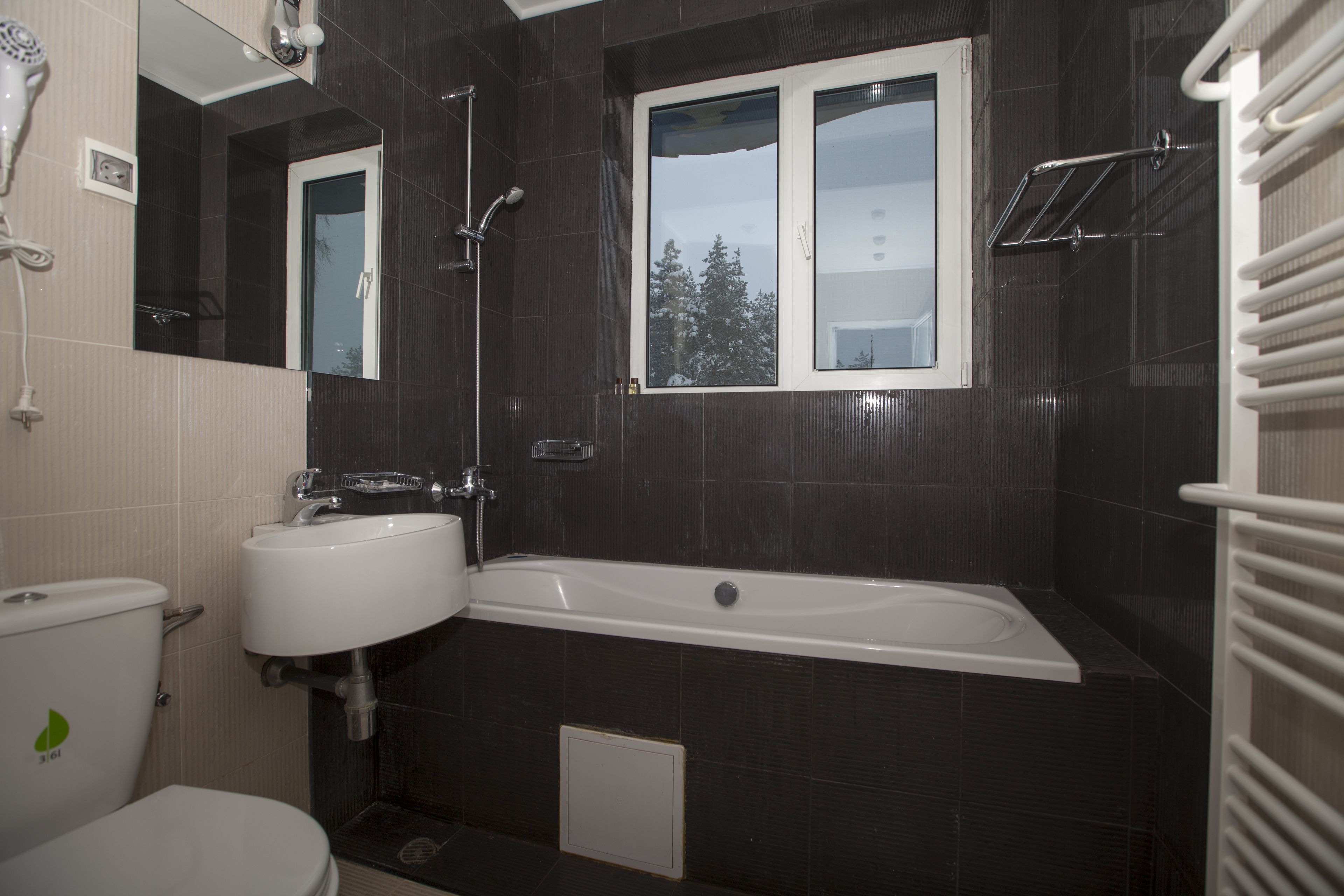 junior suite | bathroom | deep-soaking bathtub, free toiletries, hair dryer, towels