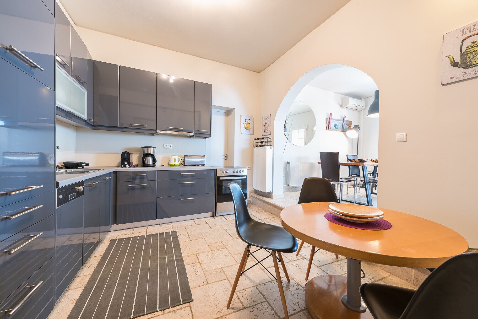 Kühlschrank, Mikrowelle, Ofen, Geschirrspüler