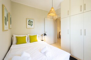3 bedrooms, iron/ironing board, free WiFi, bed sheets - Voula Sea View Home with Jacuzzi | Newly Refreshed 2026 (Voula)
