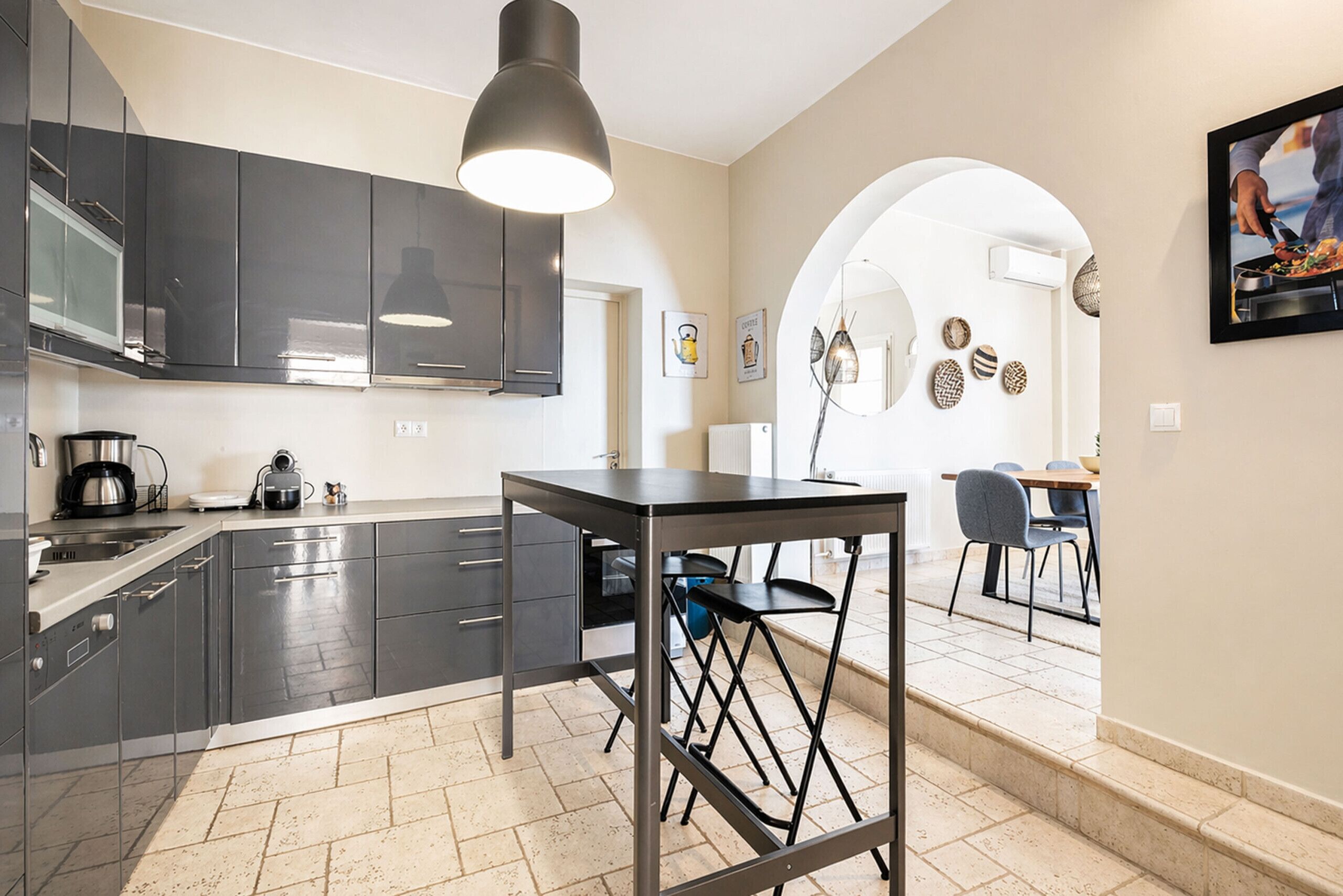 Kühlschrank, Mikrowelle, Ofen, Geschirrspüler