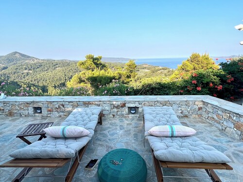 Seclusion & privacy in Alonissos 3BR Luxury Pool Villa with dream view