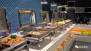 Café da manhã com buffet todos os dias mediante uma taxa