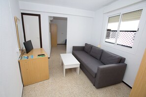 Double room with living room without terrace | 1 bedroom, desk, laptop workspace, rollaway beds