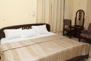 Ropa de cama de alta calidad, escritorio, wifi gratis y ropa de cama 