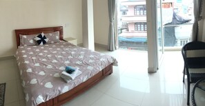Deluxe Double Room | Desk, blackout curtains, free WiFi