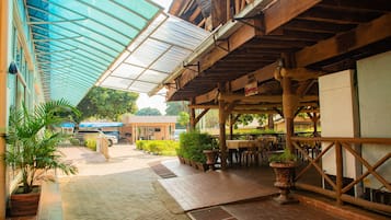 2 间餐厅,供应午餐