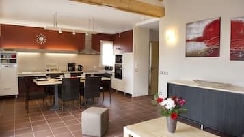 Flat-screen TV, heated floors