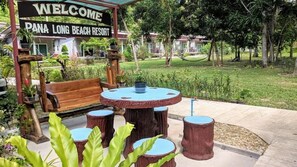 Basic-Zimmer, 1 King-Bett, zum Innenhof hin | Blick auf den Garten