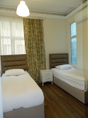 2 Bedroom Saloon with balcony | セーフティボックス (室内)、WiFi (無料)