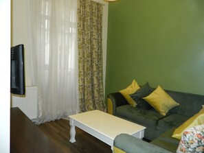2 Bedroom Saloon with balcony 