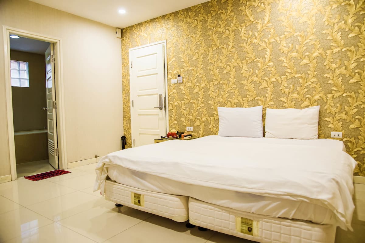 Superior Double Room | Minibar, desk, rollaway beds, free WiFi