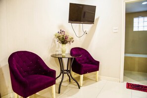 高級雙人房 | 迷你吧、書桌、折疊床/加床、免費無線上網