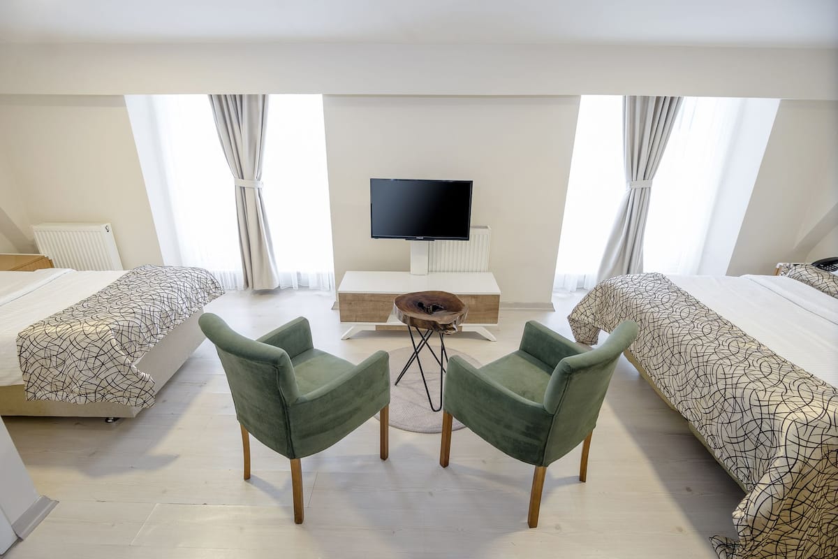 1 habitación, minibar, escritorio y espacio para trabajar con laptop
