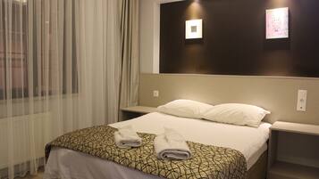1 habitación, minibar, escritorio y espacio para trabajar con laptop