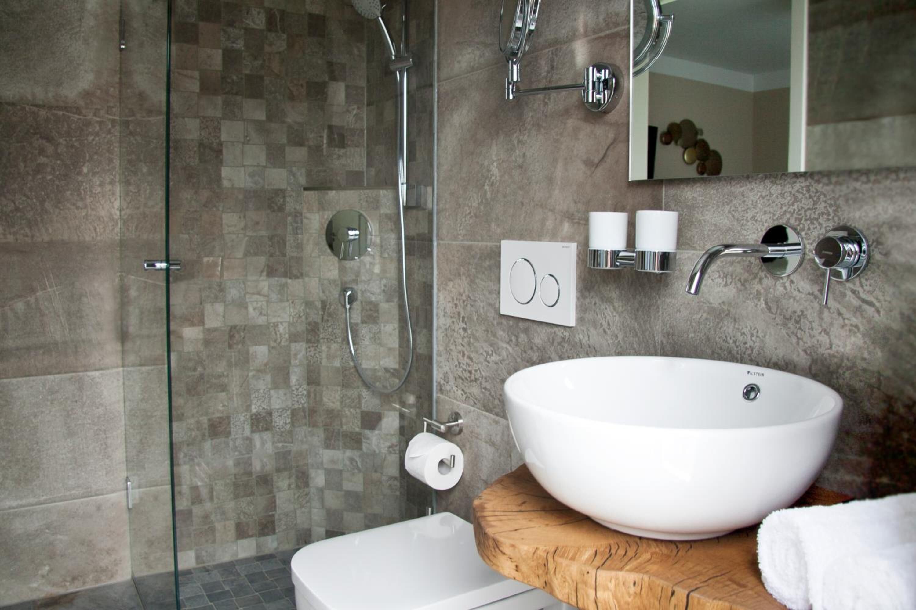 shower, free toiletries, hair dryer, slippers