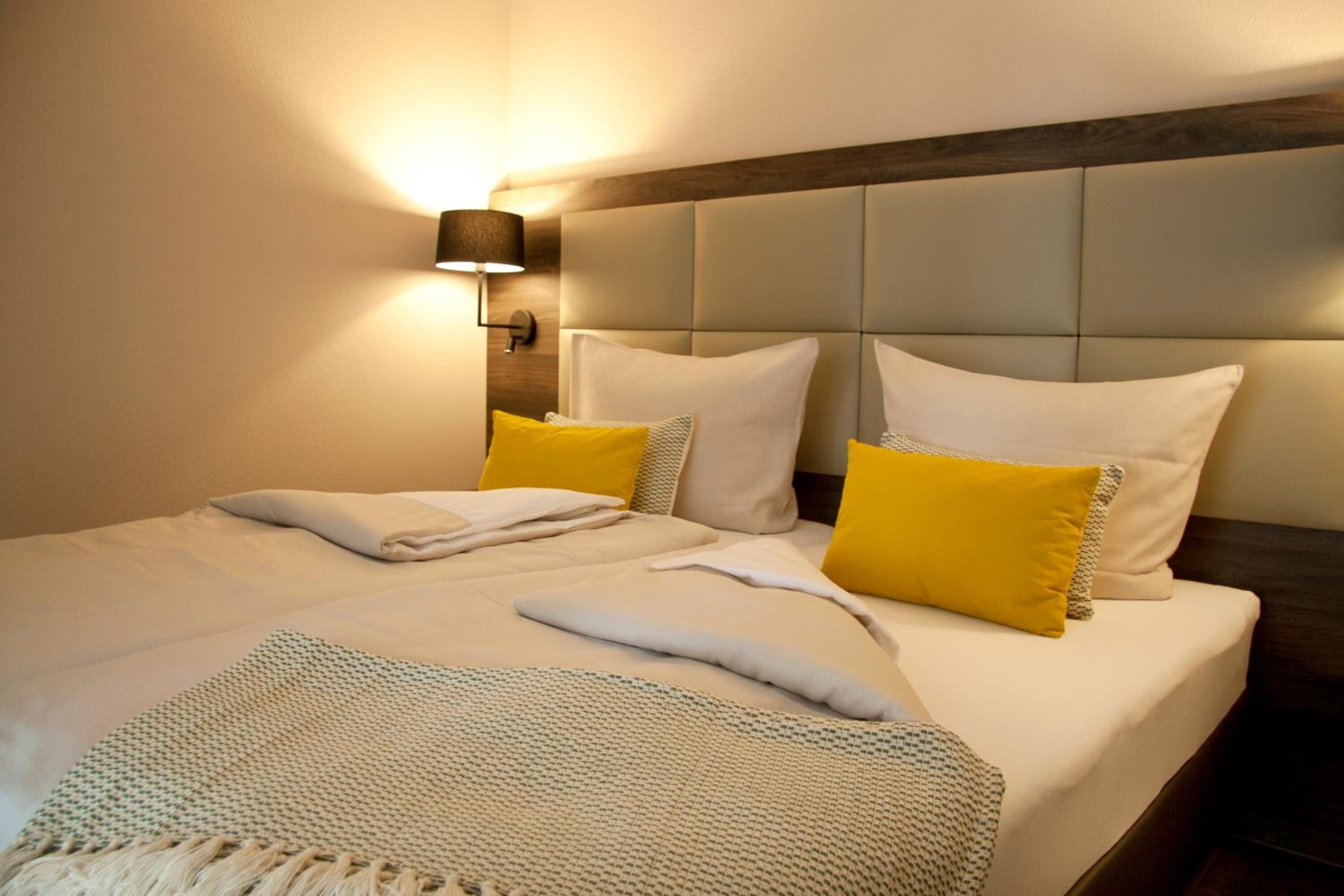 in-room safe, desk, laptop workspace, blackout curtains