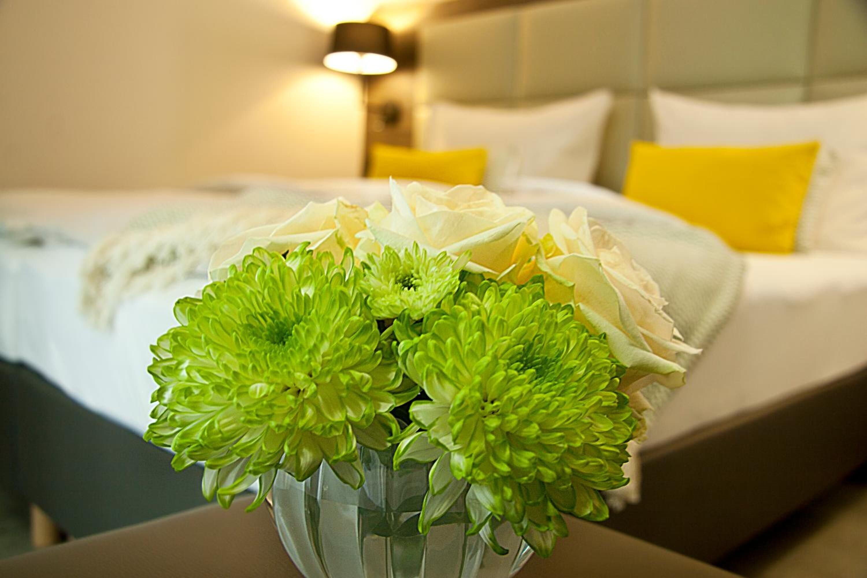 in-room safe, desk, laptop workspace, blackout curtains