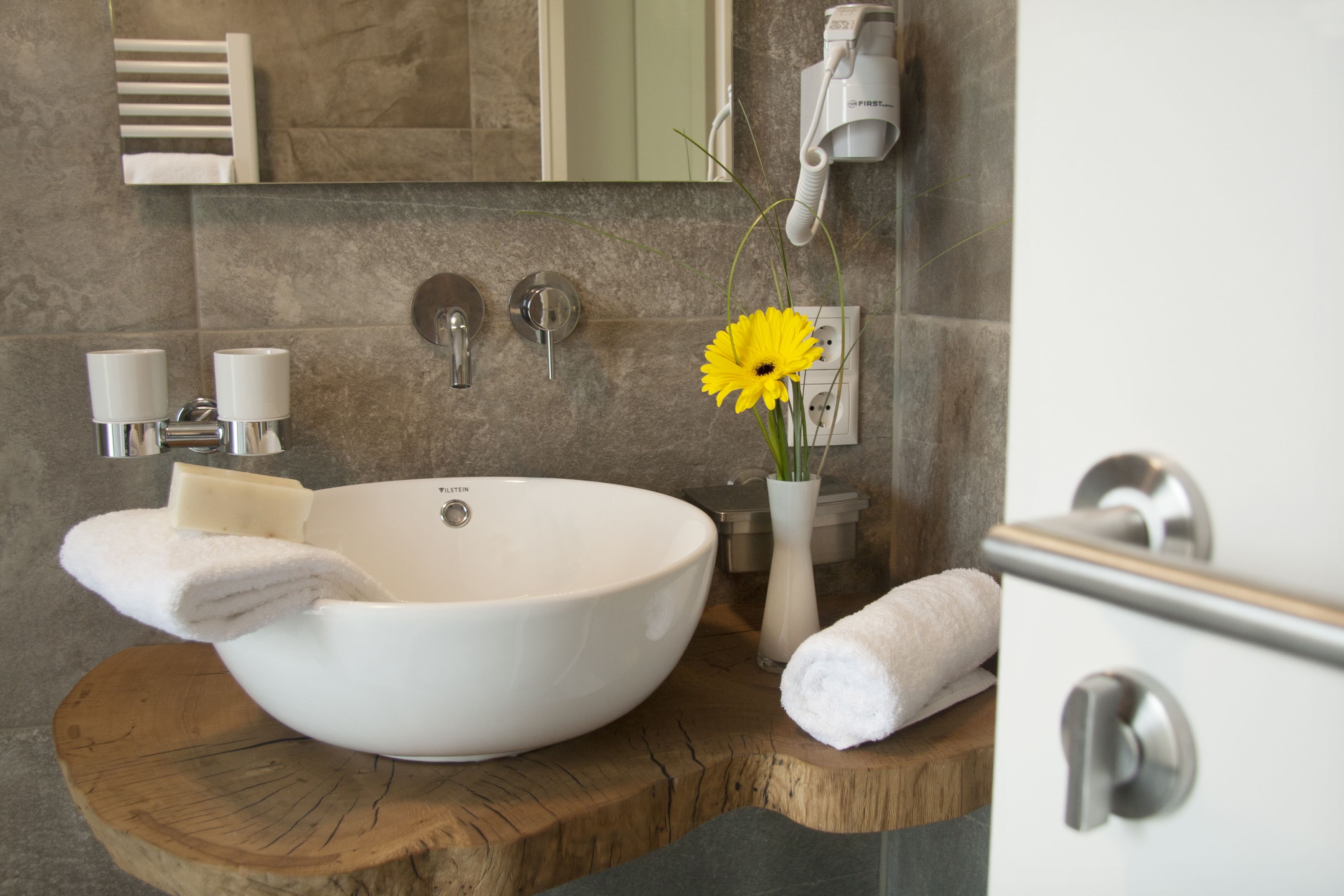 deluxe double or twin room | bathroom | shower, free toiletries, hair dryer, slippers