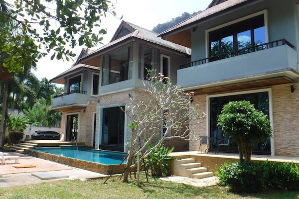 Villa | Front of property