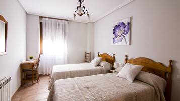 Comfort Apartment, 2 Bedrooms, Fireplace (4 Pax) | 1 bedroom, hypo-allergenic bedding, down duvets, memory-foam beds