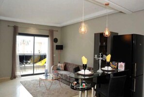 Căn hộ | Khu phòng khách | TV LED 50-inch có truyền hình cáp, TV 