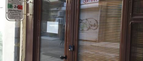 Overnatningsstedets indgangsparti