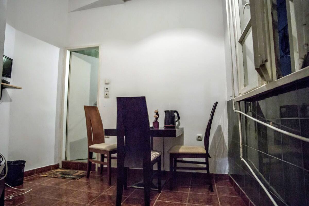 Economy Triple Room | Living area