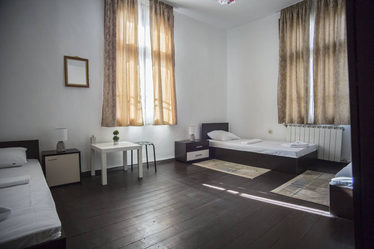 Fer et planche à repasser, Wi-Fi gratuit, draps fournis