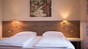 Classic Triple Room | Desk, iron/ironing board, free WiFi, bed sheets - Entenwirt Seeham (Seeham)