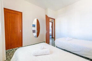 3 chambres, fer et planche à repasser, Wi-Fi gratuit, draps fournis