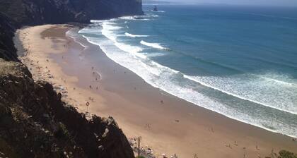 Emplacement fabuleux avec vue sur la mer. Villa moderne, isolée et familiale.