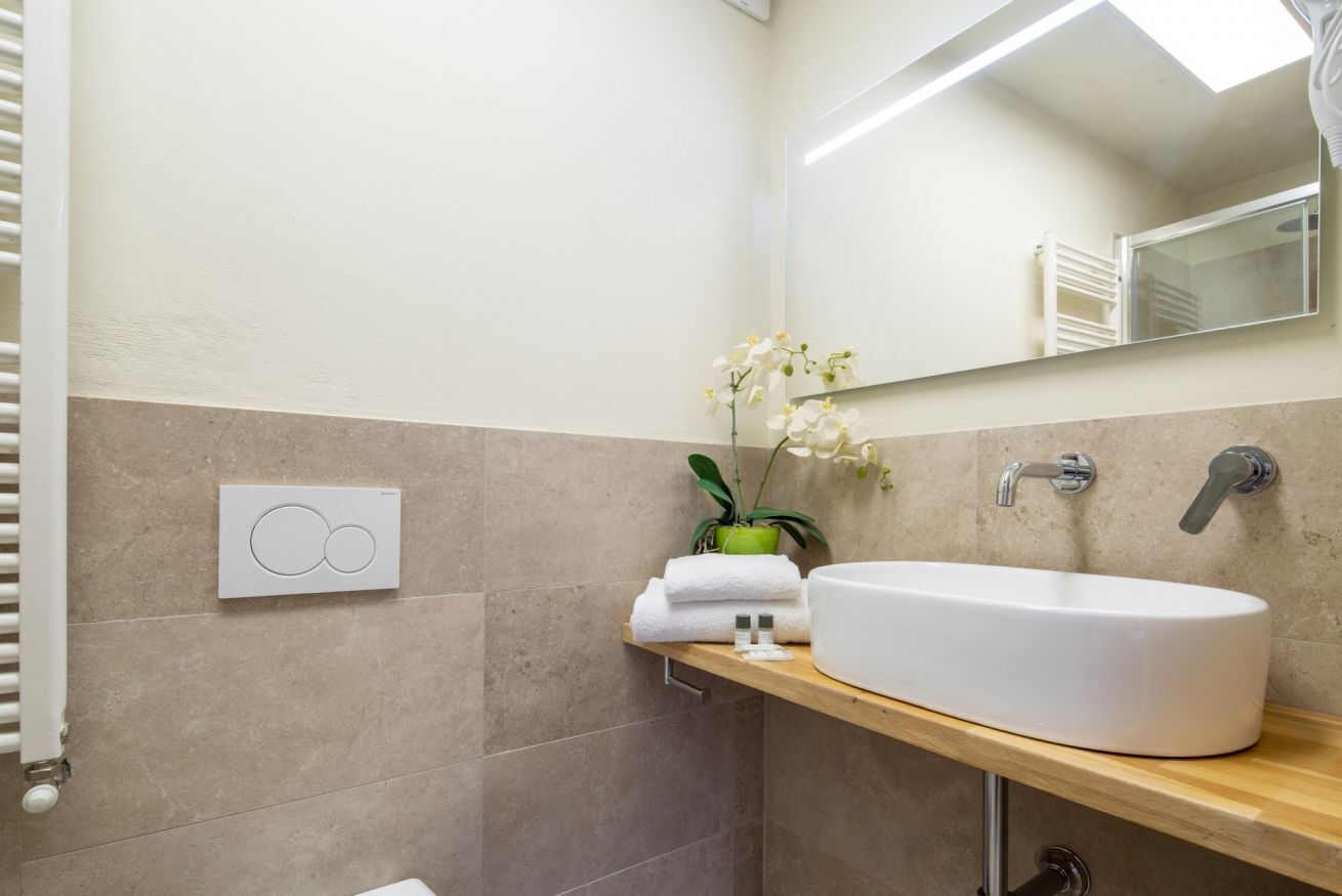 Dusche, Haartrockner, Bidet, Shampoo