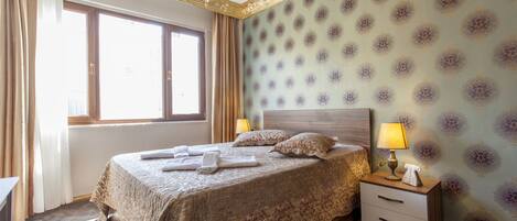 Ropa de cama de alta calidad, caja fuerte, escritorio