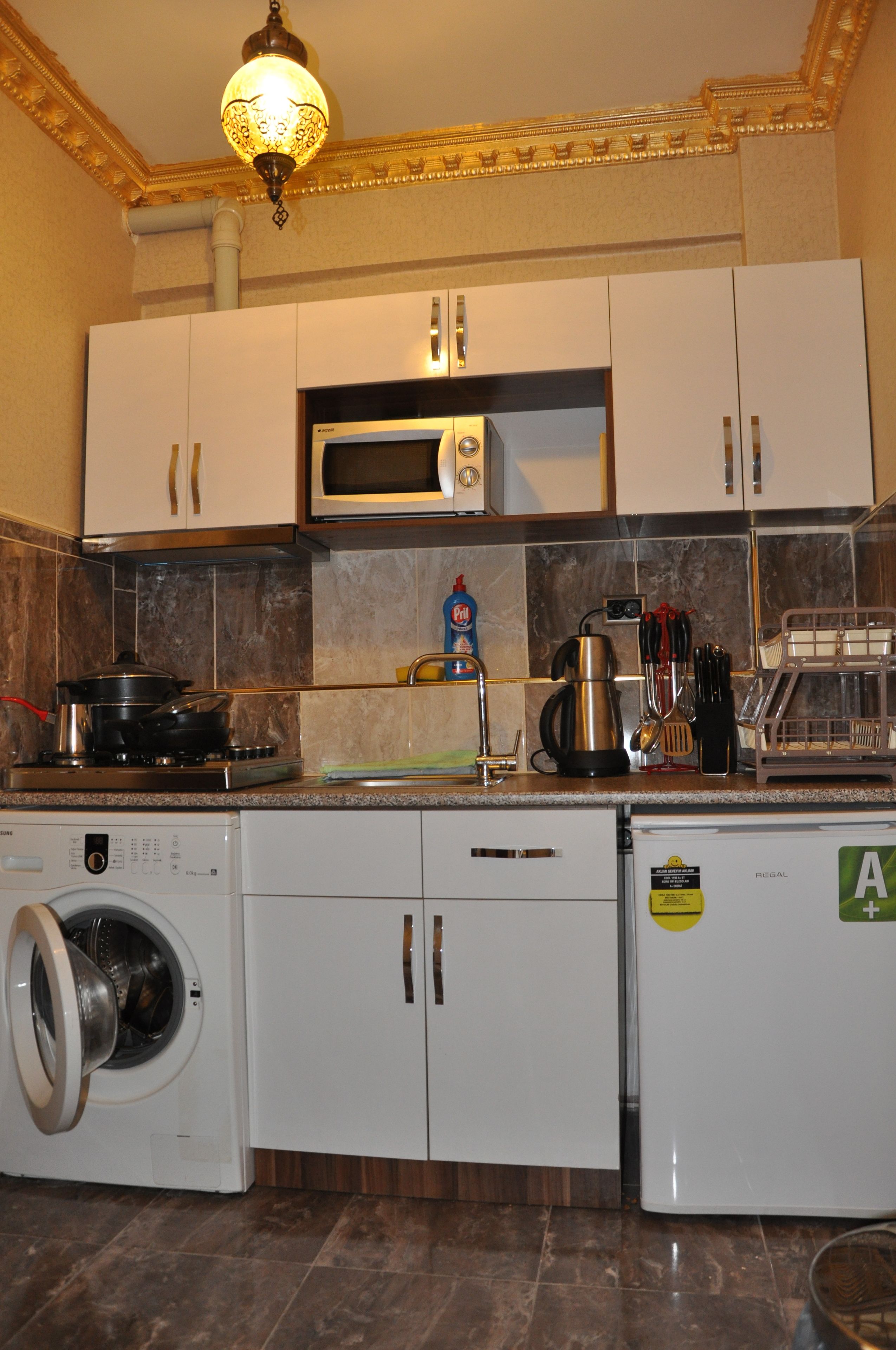 Fridge, oven, coffee/tea maker, electric kettle